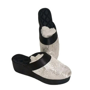 ZSA ZSA Degene-Rossi Womens Slip On Shoes NEW Luxury Slippers Sz 6 Silver Black